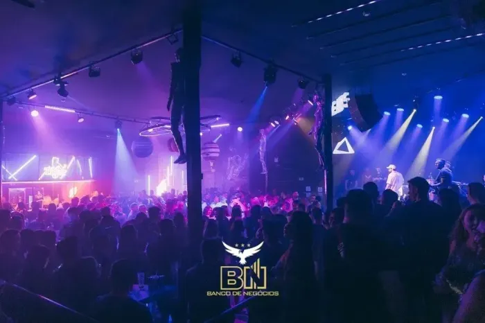 Famosa e Super Movimentada Boate KÓSMIKA à venda