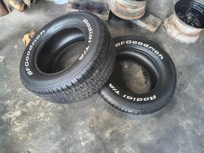 Vendo par de pneus BFgoodrich 255/60 15 Maverick, Dodge, pickup