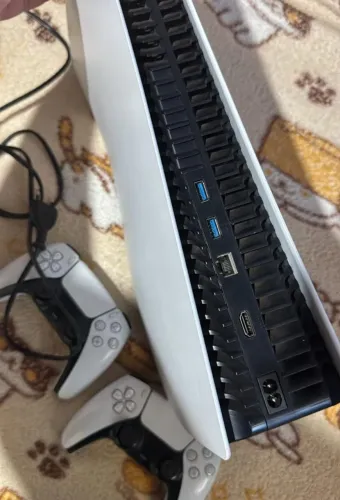 Playstation 5 Fat 825 Gigas Com Dois Controles e Jogos Na Mídia digital