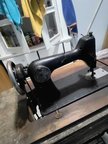 Máquina de Costura Sigma antiga para restauro