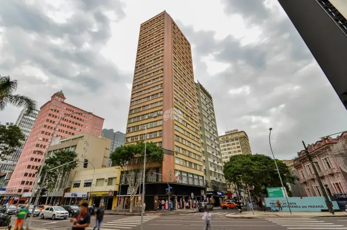 SALA COMERCIAL NO EDIFÍCIO DANTE ALIGHIERI NO CENTRO DE CURITIBA