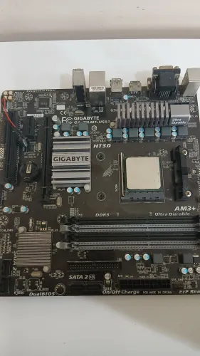 Placa mae gigabyte  GA-78LMT-USB 3. LEIA A DESCRIÇÃO 