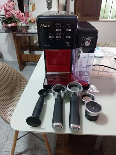 Cafeteira Expresso Oster PrimaLatte, quase não foi usada , meu  zap * 