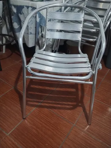 04 cadeiras de alumínio