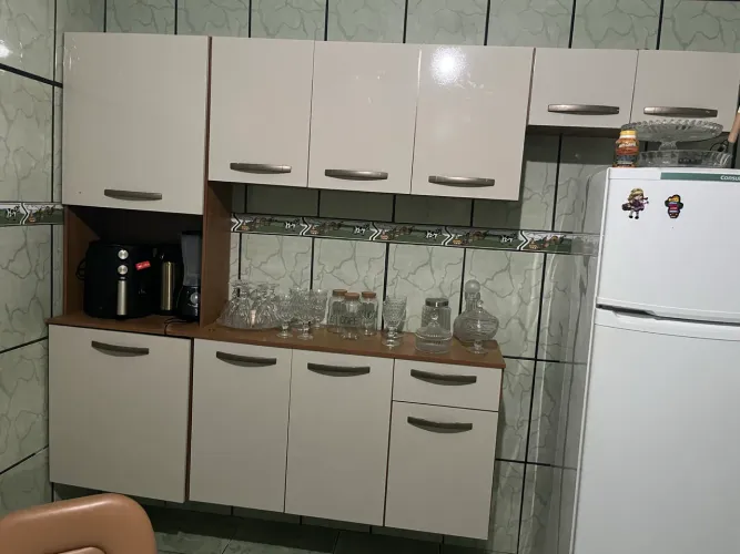 Armário de cozinha com balcão