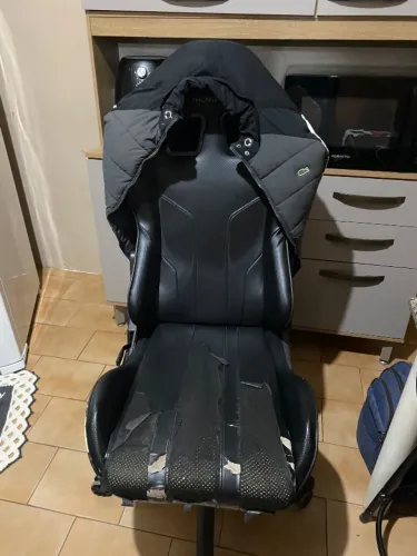 Cadeira Thunderx3, computador.