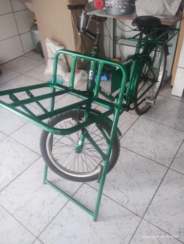 Bicicleta cargueira.