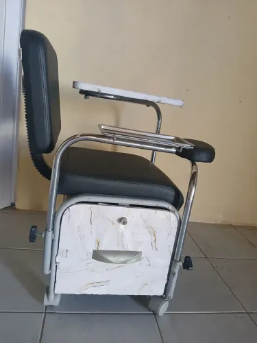 Mesa de manicure,prática e ideal para seu espaço de beleza
