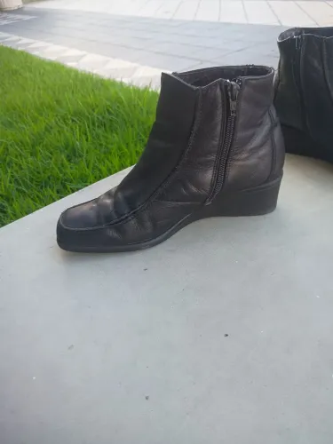 Bota de couro cano curto