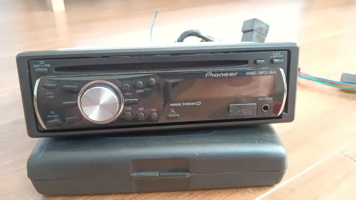 Rádio veicular Pioneer com Cd USB e P2