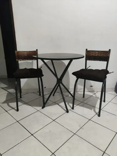Mesa com 4 cadeiras
