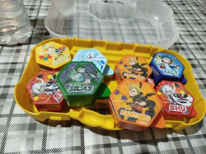 Beyblade Burst do McDonalds personagens do anime como Valt, Shu, Rantaro, Silas e Free