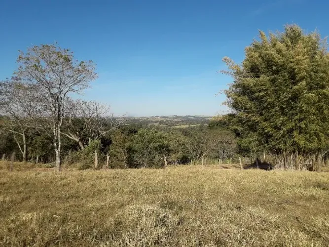 Vendo lindo sítio de 20.000m² em Corumbataí/SP (apenas terra) com riacho nos fundos