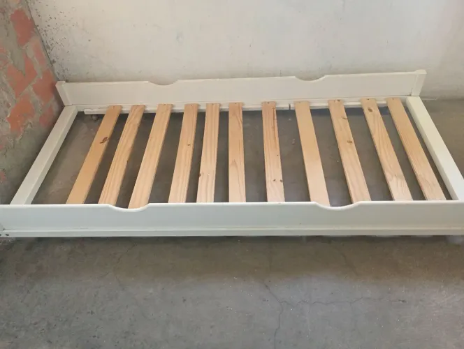 Cama com rodinhas sem colchão