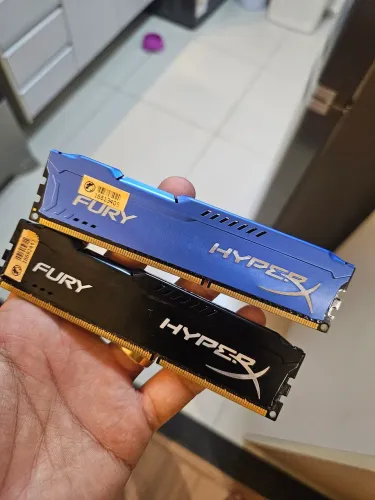 Kit 2x 8GB = 16GB HyperX Fury DDR3 1600MHz CL10 (Azul + Preto)