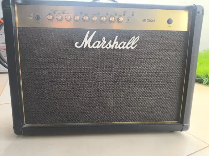 Cubo Marshall MG102FX
