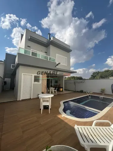 Casa à venda com 3 Suítes, 4 Vagas cobertas e Piscina no Altos da Bela Vista, Indaiatuba -