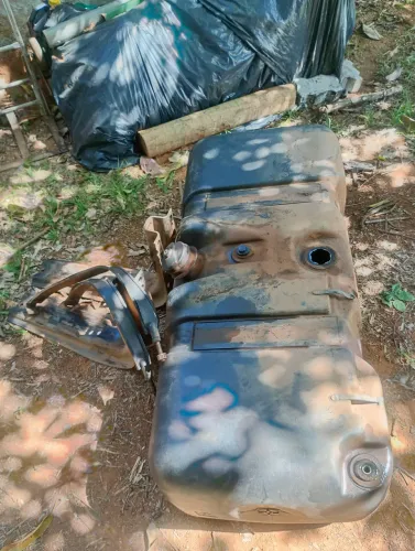 Tanque de combustível de 150 lts com suportes de cintas sem bóia vai com tampa é chave 