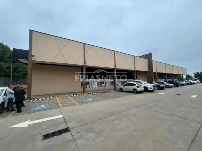 Salão Comercial para alugar em Piracicaba.