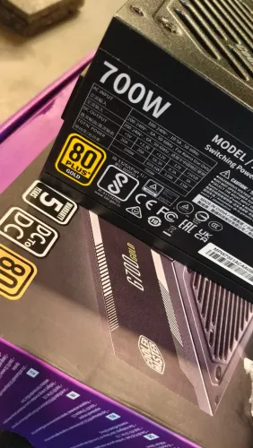 Fonte cooler Master 700w Gold