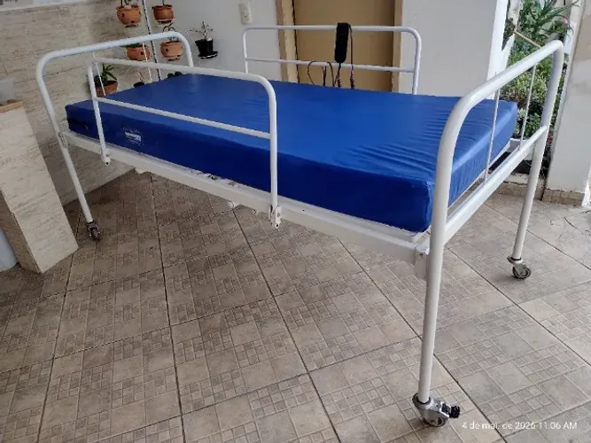 Cama hospitalar com controle