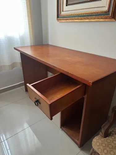 Mesa escrivaninha de madeira