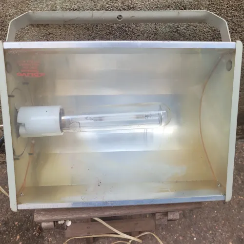 Refletor de Alta Potência Para Sítio + 1 lampada + Reator