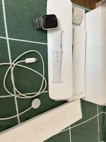 Apple Watch Series 8 - 45mm à venda  Relógio em ótimo estado de conservação, usado.