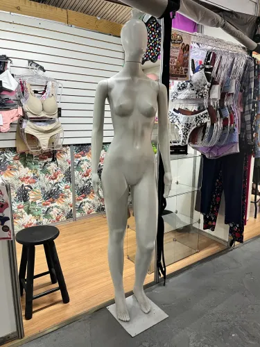 Manequim para loja feminino