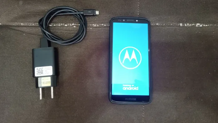 Celular Moto G6 play bom estado