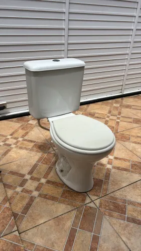 Vaso sanitário com caixa acoplada CELITE 