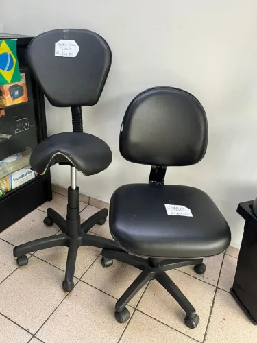 CADEIRA GIRATÓRIA EM BOM ESTADO