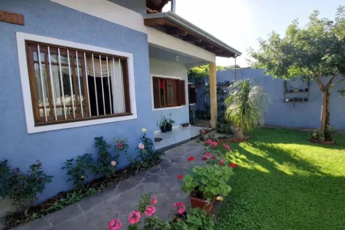 Casa 3 dormitórios | Suíte | Área gourmet | Terreno 300m²