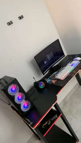 Vendo pc gamer, vai com tudo da foto menos a mesa