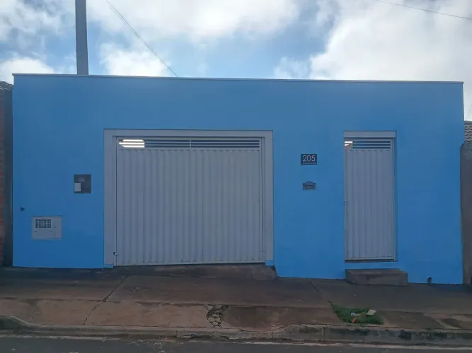 Casa para alugar - 2 Quartos | Garagem Coberta | Portão Eletrônico | Área de Lazer<br>