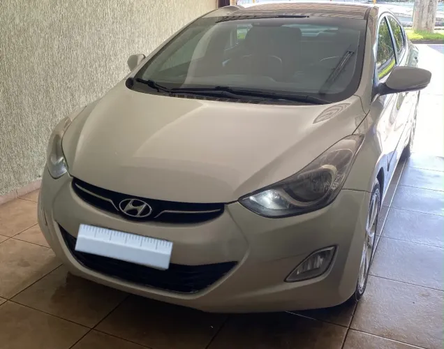 Hyundai Elantra GLS 1.8 16V Aut. 2013