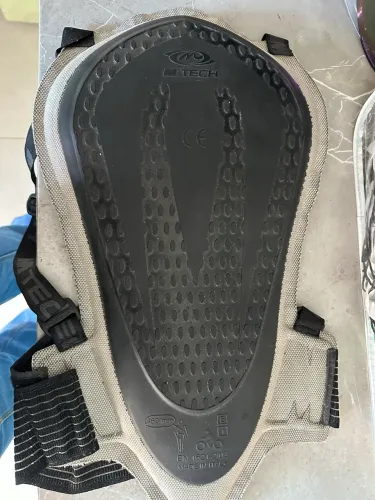Protetor de coluna para jaquetas de moto
