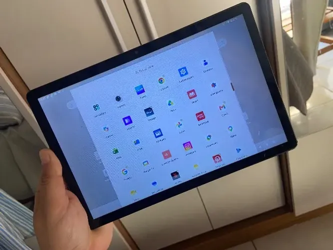 Tablet em perfeito estado, ótimo pra estudar e pra jogos.