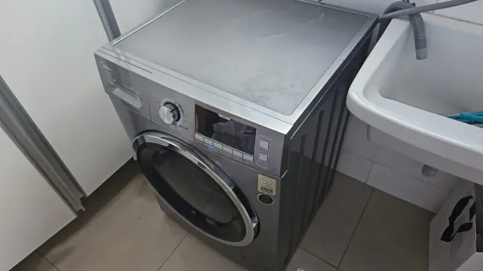 Máquina lavar e secar Midea 10kg inverter storm wash