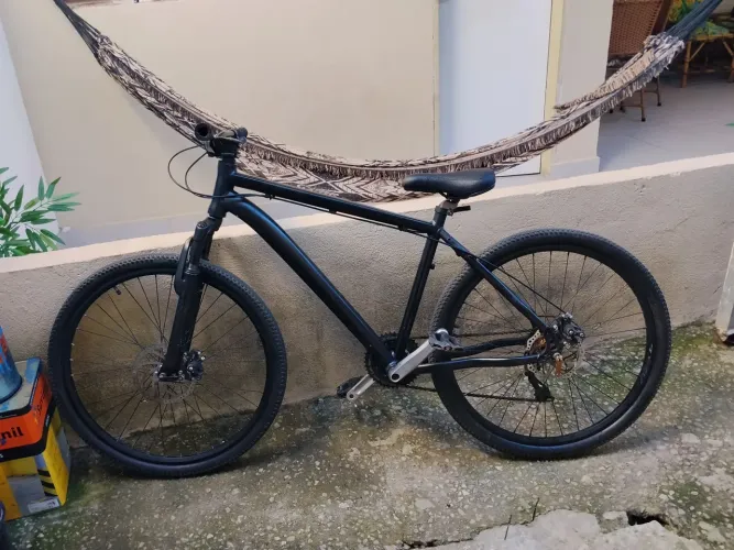 BIKE PRETA IMPECAVEL ARO 26 VEM UM GUIDÃO E UMA MESINHA DE BRINDE