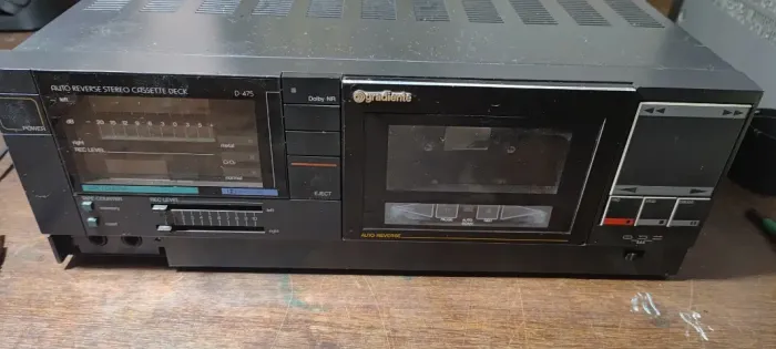 Tape Deck Gradiente D475. Ótimo estado e funcionando bem.