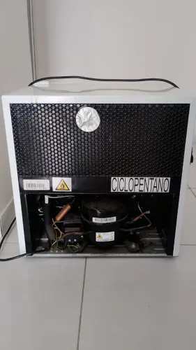 Vende-se frigobar