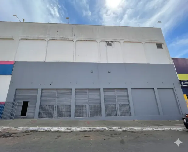 Imóvel para aluguel com 814 metros quadrados em Centro - Luziânia - GO
