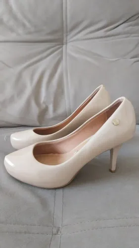 sapato scarpin feminino salto fino nude vizzano