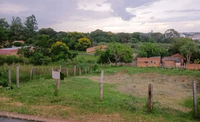 Terreno à venda em Botucatu