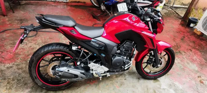 Fazer FZ25 connected