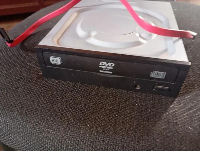 Leitor de DVD SATA,quase nunca usado