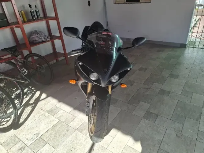 R1 pneu traseiro novo toda revisada