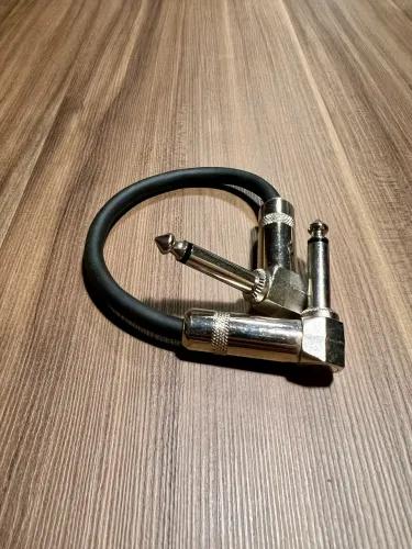 Cabo conector P10 para pedais de guitarra e baixo