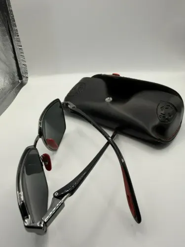 Óculos de Sol Ray-Ban Ferrari RB3743-M Gunmetal Detalhes Vermelhos
